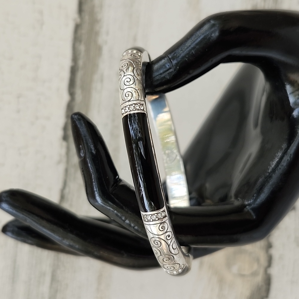 BRIGHTON OVAL SILVER AND ENAMEL BANGLE BRACELET - Picture 1 of 7